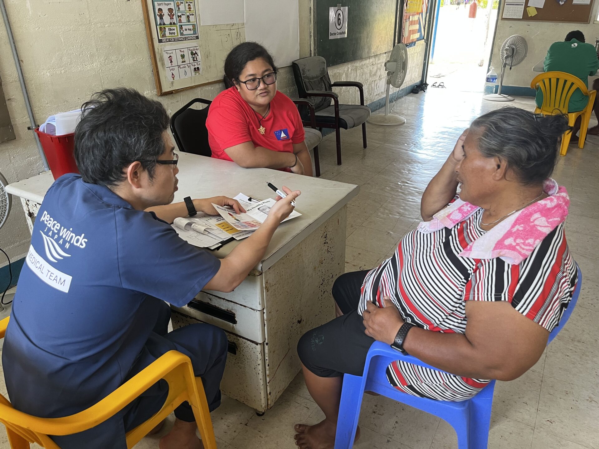 パラオでの診察時の様子